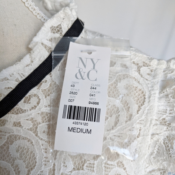 NWT New York & Co Soho White Lace Overlay Blouse - Picture 11 of 11